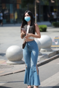 【精选街拍】Vol.3564 喇叭牛仔裤显身材 [123P+3V-3.51GB]