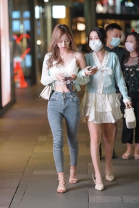 【精选街拍】Vol.3050 清秀牛仔裤搭配 [57P+1V-987MB]