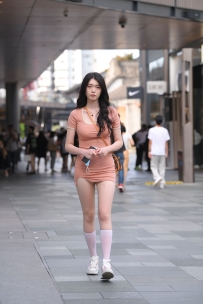 【精选街拍】Vol.3246 粉色紧身包臀裙中长袜 [205P-4.27GB]