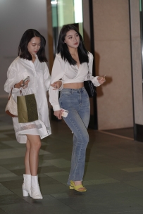 【精选街拍】Vol.2981 喇叭牛仔裤 [47P+1V-724MB]